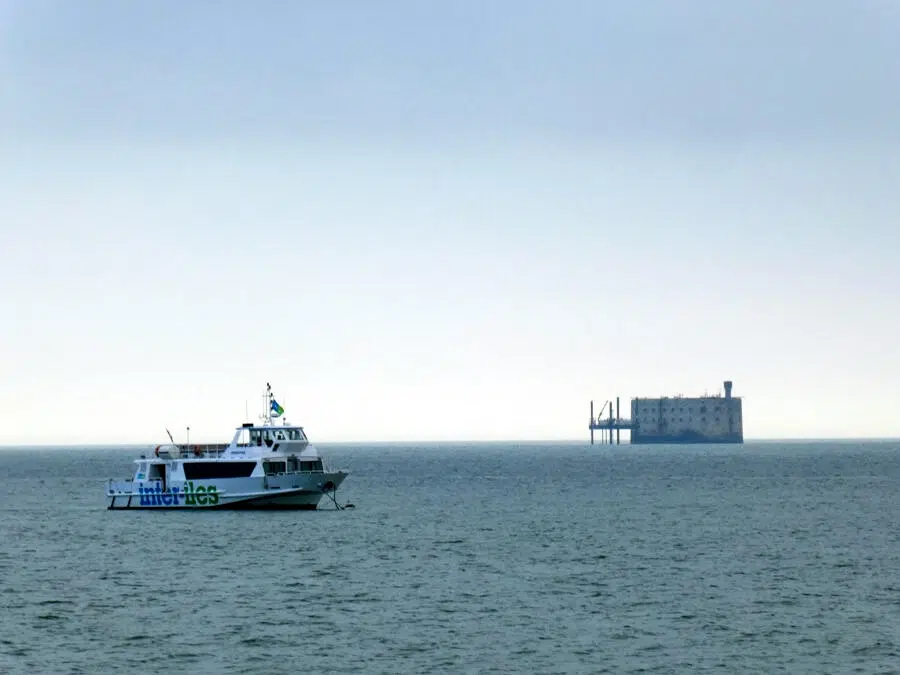 boarding from ile dOleron fort boyard