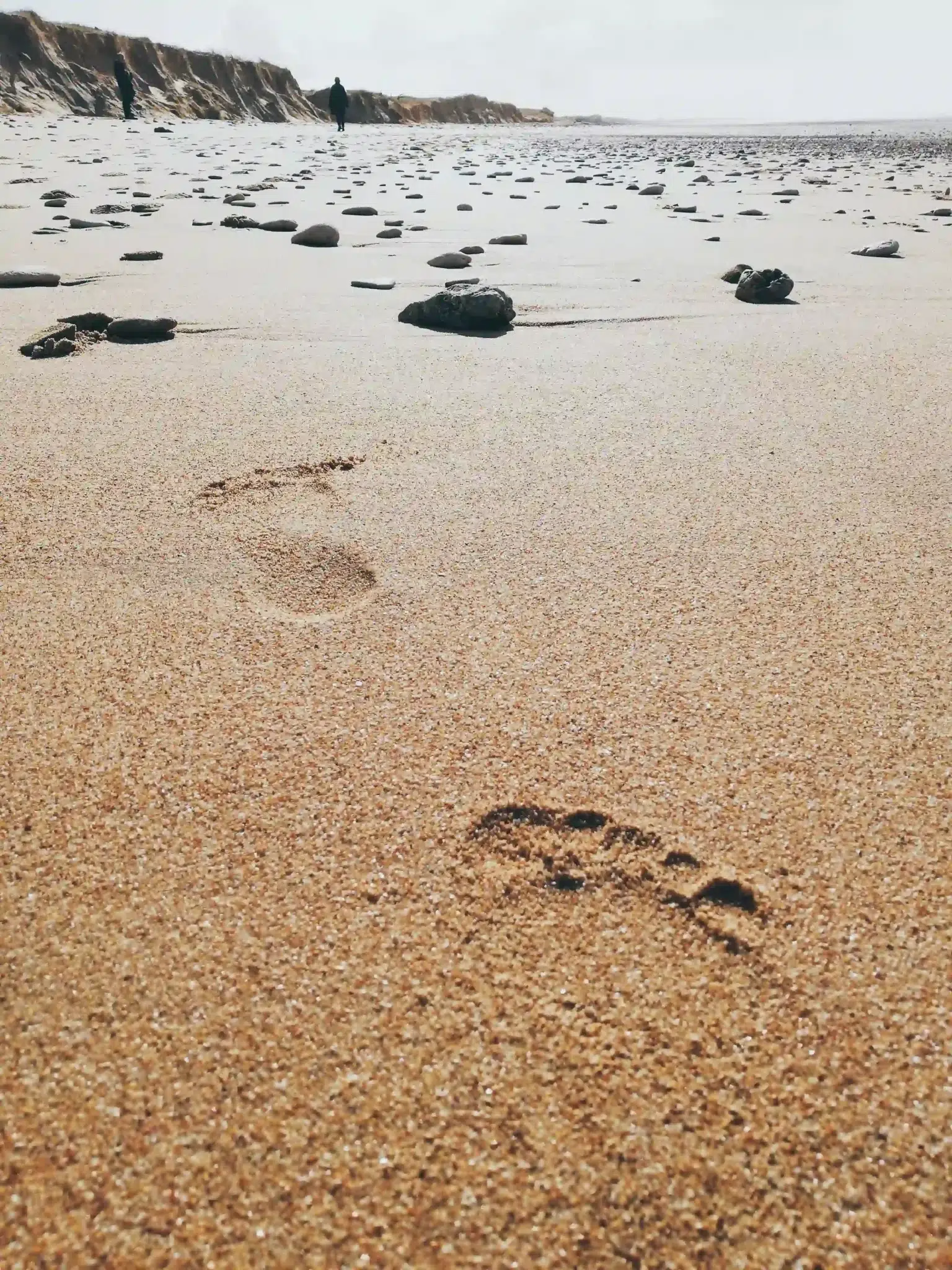 Empreintes de pas dans le sable