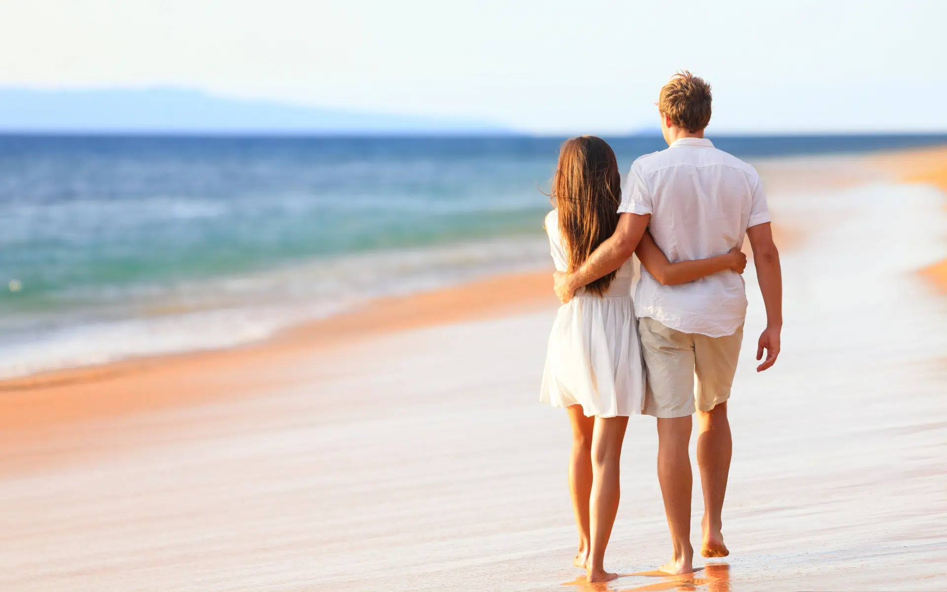 promenade couple plage