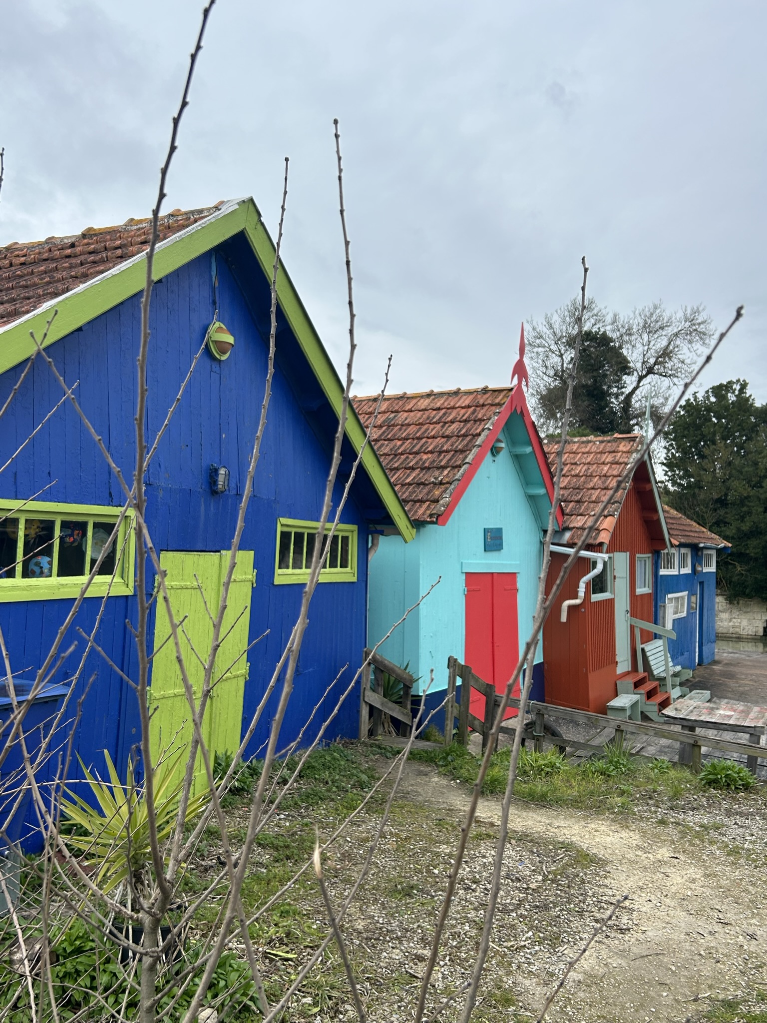 Cabanes ostréicoles colorées du port du Château d'Oléron