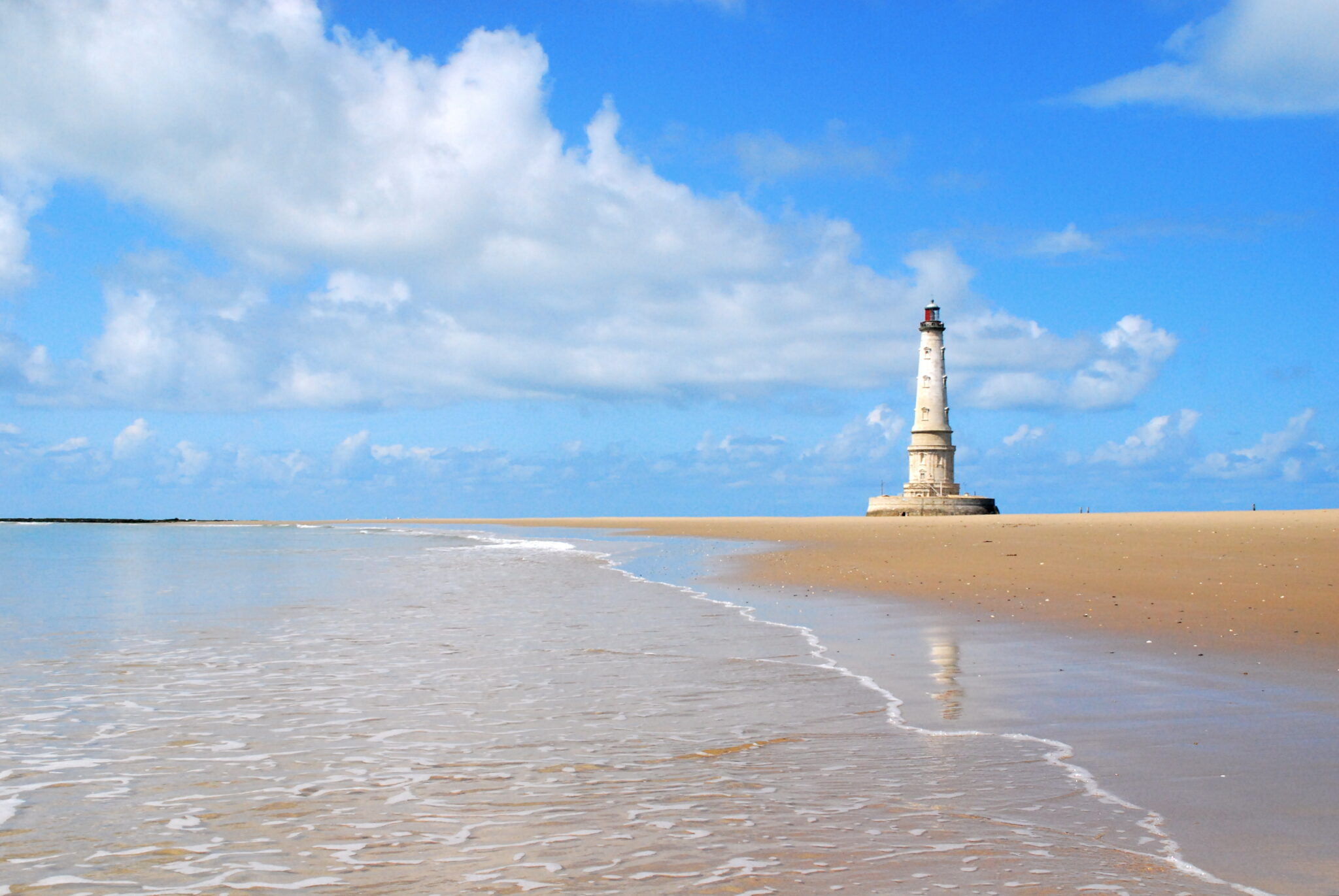 Phare de cordouan et bord de mer