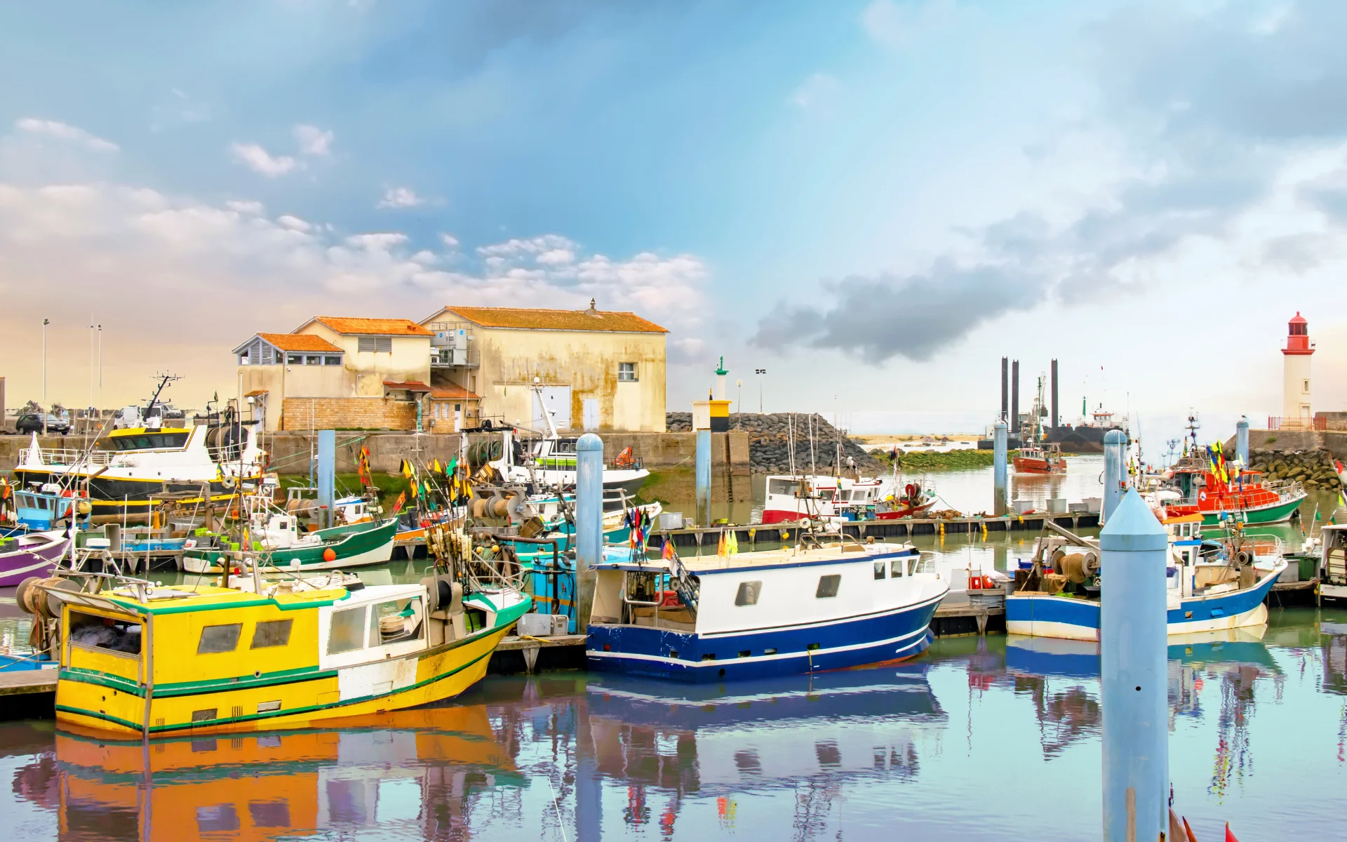 le charmant port de la cotiniere